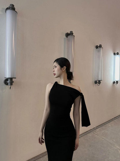 Asymmetrisches Maxi-Abendkleid mit Drapierung