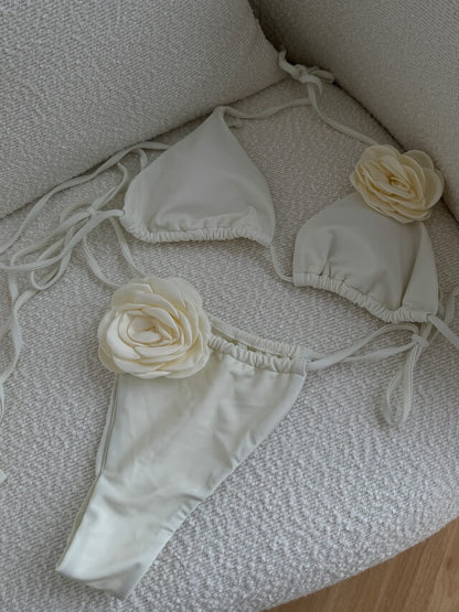 Damen Bikini-Set mit 3D-Blume – Triangel-Top und Bindehöschen in Creme